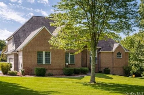 25 Bray Farm Ln, New Hamburg, NY 12590-6221