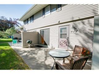 4328 Chatsworth St, Saint Paul, MN 55126-2258