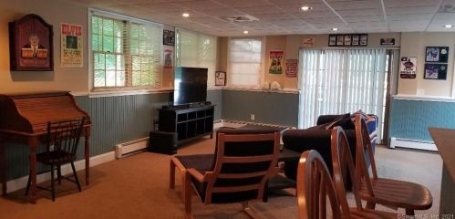 23 Honeycomb Ln, North Haven CT  06473-1005 exterior