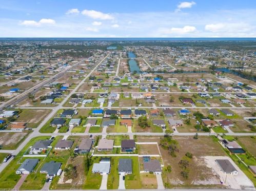 2505 20th Ave, Cape Coral FL  33904-3226 exterior