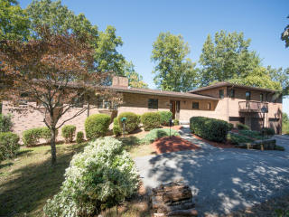 139 Larchmont Dr, Hendersonville, NC 28791-9711
