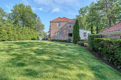 282 Ridgeway, White Plains NY  10605-4113 exterior
