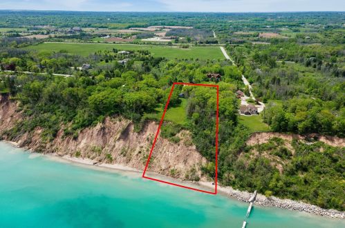 13530 Lakewood Dr, Thiensville WI  53097-2412 exterior