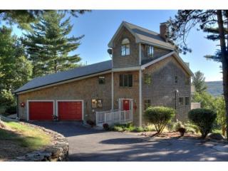 64 Cortland Dr, Manchester NH  03110-4224 exterior