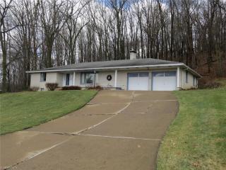 845 Lynnwood Dr, New Franklin, OH 44657-1228
