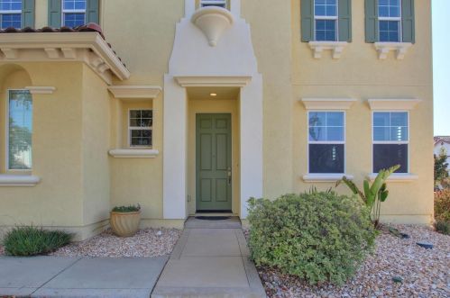 1741 Campos Ave, Woodland CA  95776-5327 exterior