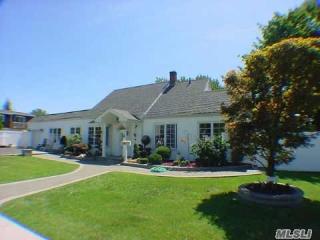 67 Academy Ln, Plainedge, NY 11756-2631