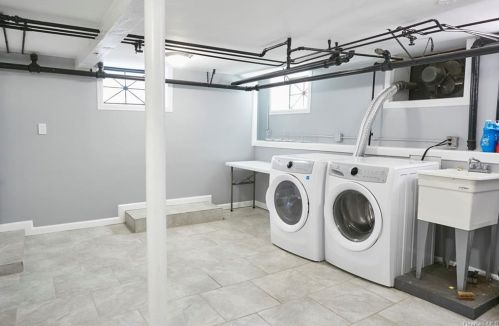 255 Pennsylvania Ave, Mount Vernon NY  10552-1420 exterior