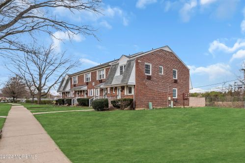 80 Stonehurst Blvd, East Freehold, NJ 07728-3206