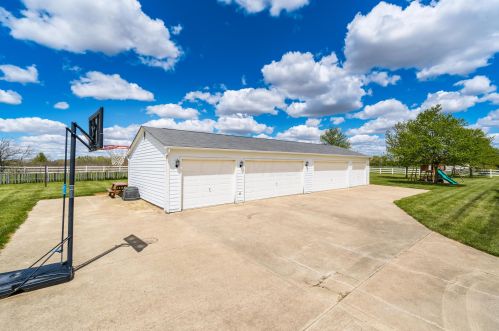 1320 Old Springfield Rd, London OH  43140-9202 exterior