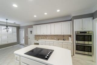 5607 Lake Place Dr, Houston TX  77041-6416 exterior