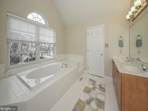 167 Meadow View Ln, Lansdale PA  19446-5930 exterior