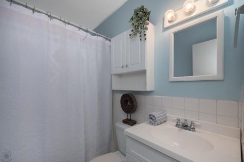 140 Vista Dr, Easton PA  18042-7202 exterior