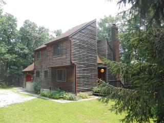 1238 Glatco Lodge Rd, Hanover, PA 17331-6852