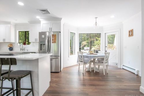 29 Carriage House Dr, Danbury CT  06810-8206 exterior