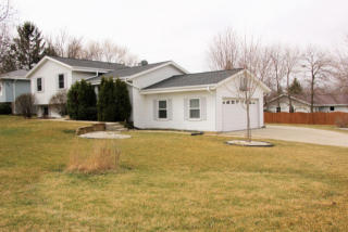 7521 68th St, Hales Corners, WI 53132-9210