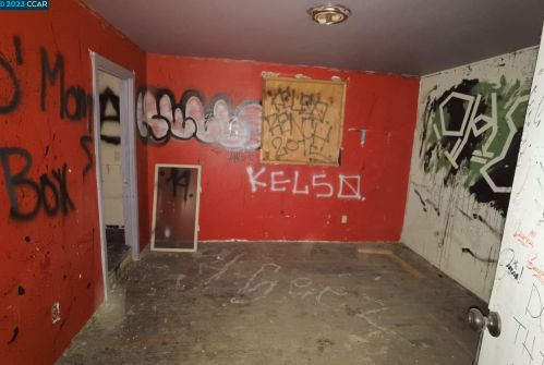 876 Isabella St, Oakland CA 94607-3430 exterior