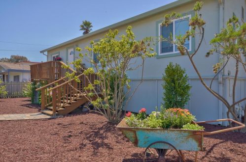 1237 Flores St, Seaside CA  93955-5516 exterior