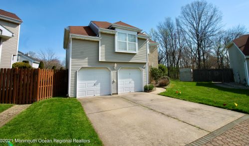 210 Kentucky Way, East Freehold, NJ 07728-4612
