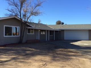 10162 Maple Ave, Hesperia, CA 92345-2732