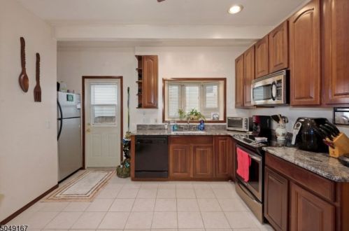 8 Madison St, Fredon NJ  07860-2007 exterior