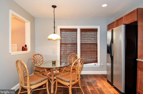 7833 Painted Daisy Dr, Springfield VA  22152-3850 exterior