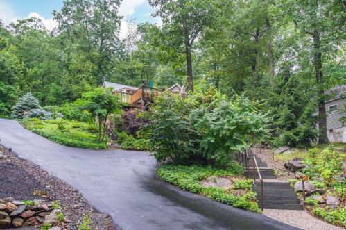 166 Brook Trl, Greenwood Lake, NY 10925-4210