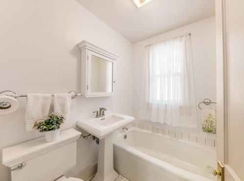 1919 Church St, Milwaukee WI 53213-2129 exterior