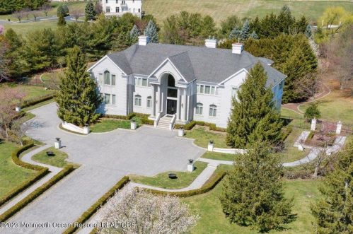 16 Four Columns Dr, Morganville, NJ 07751-4458
