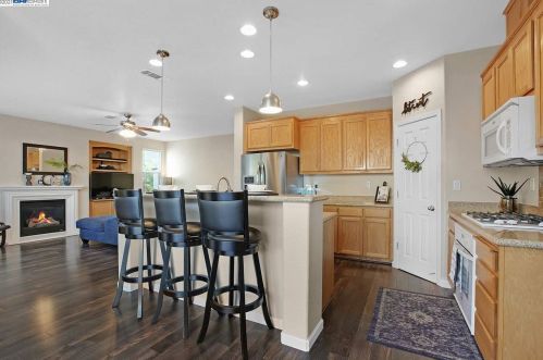 30 Matisse Ct, Oakley CA  94561-1777 exterior