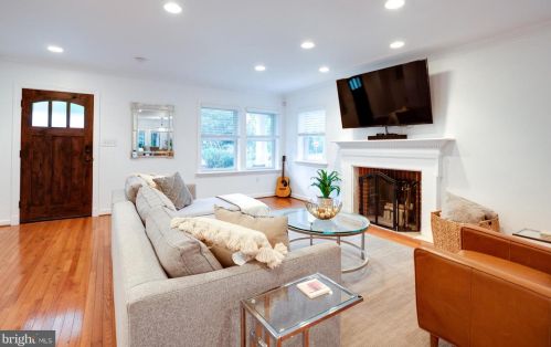 7003 Hickory Hill Rd, Falls Church VA  22042-3903 exterior