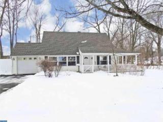 7 Jollybrook Rd, Levittown, PA 19056-2707