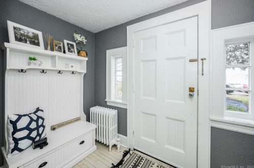 11 Fairland St, Stamford, CT 06905-3702
