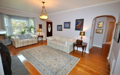 1 Maplewood Rd, Hartsdale NY  10530-1627 exterior