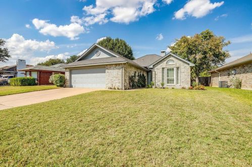 1916 Green Willow Dr, Fort Worth, TX 76134-4896