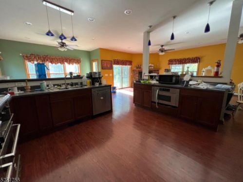 12 Crescent Dr, Belvidere, NJ 07823-3158
