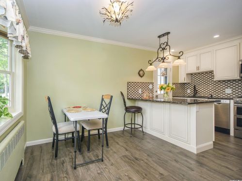 75 Willow St, Floral Park NY  11001-3401 exterior