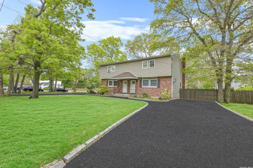 1187 Grundy Ave, Holbrook, NY 11741-2632
