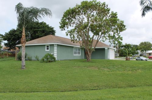 490 Thanksgiving Ave, Fort Pierce, FL 34984-4734