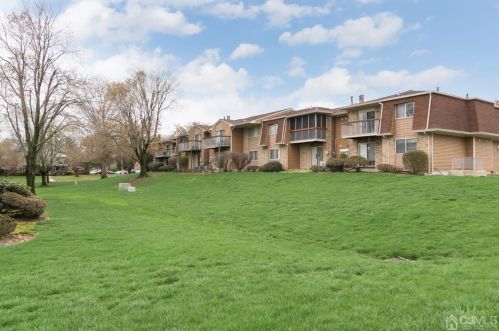 1301 Bradley Ct, Princeton NJ  08540-9547 exterior