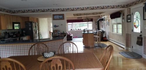 23 Honeycomb Ln, North Haven CT  06473-1005 exterior