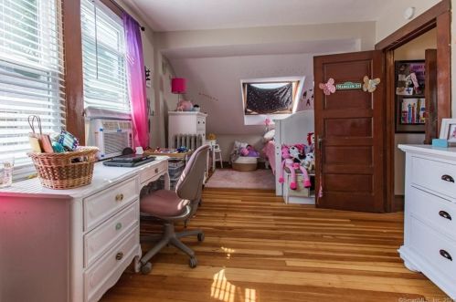 26 Wetherell St, Manchester CT  06040-6401 exterior