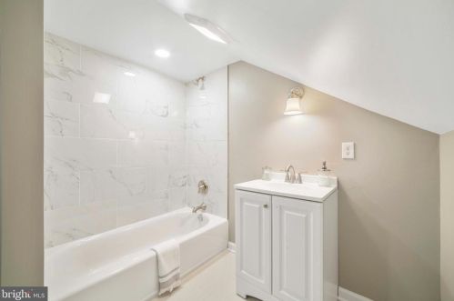 430 Manor Rd, Beverly NJ  08010-1028 exterior