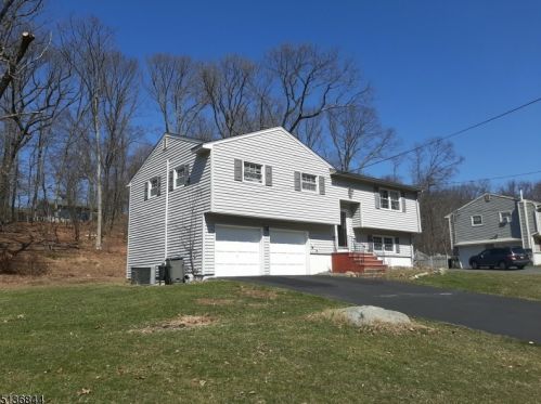 31 Richard Dr, Mount Arlington, NJ 07856-1229
