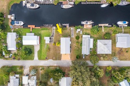 1047 Schooner Ln, Moore Haven FL  33471-8231 exterior