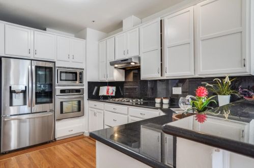 1063 Schwerin St, Daly City CA  94014-1622 exterior