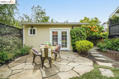 721 45 St, Oakland CA 94609-1802 exterior