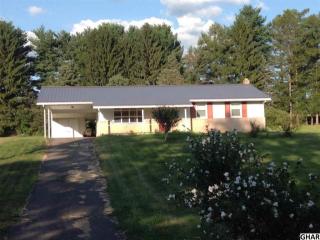 853 River Rd, Powells Vly, PA 17032-9539