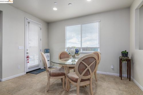 415 Sonnet Ct, Oakley CA  94561-5087 exterior