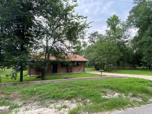106 Hill Top Rd, Huntsville, TX 77320-0230